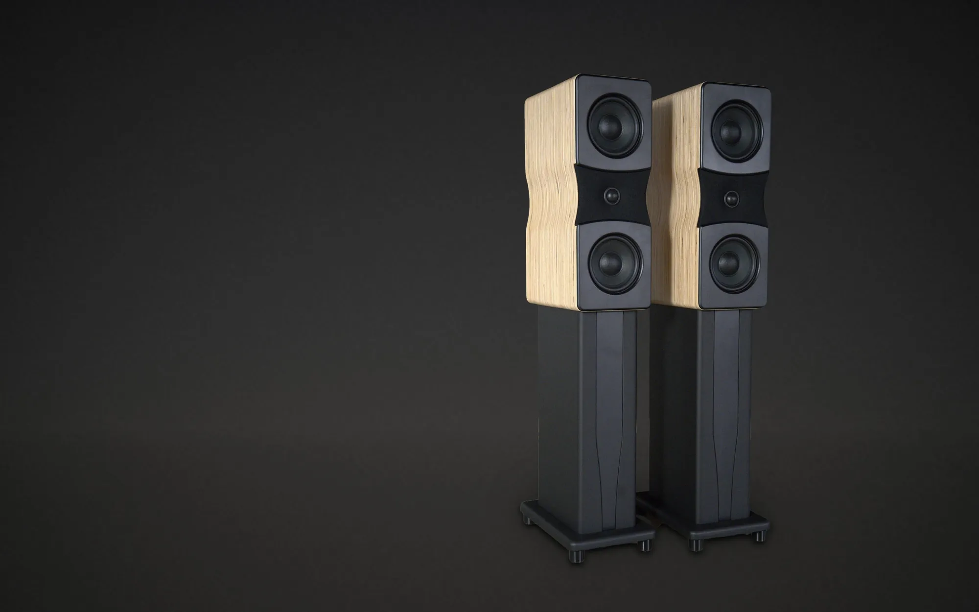 Пара напольных колонок AudioMax из слоёной берёзы на графитовых стойках